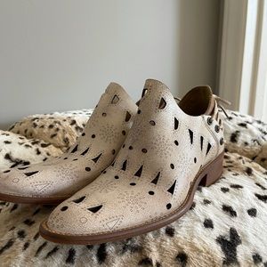 Muse &  Cloud ankle boots